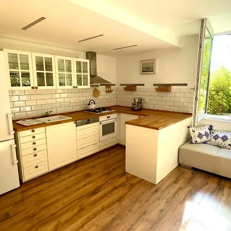 70m2 Romantic Living In The Old Town With Garden *