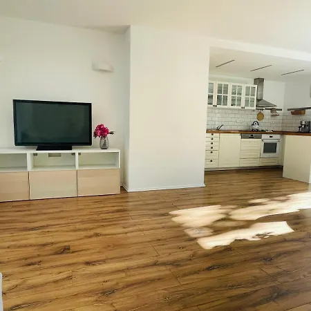 70m2 Romantic Living In The Old Town With Garden Апартаменты
