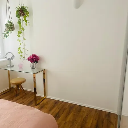 アパート 70m2 Romantic Living In The Old Town With Garden *