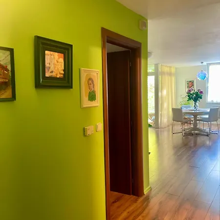 70m2 Romantic Living In The Old Town With Garden Pressburg