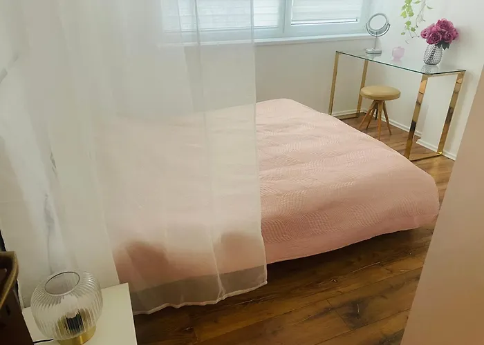 Lägenhet 70m2 Romantic Living In The Old Town With Garden *