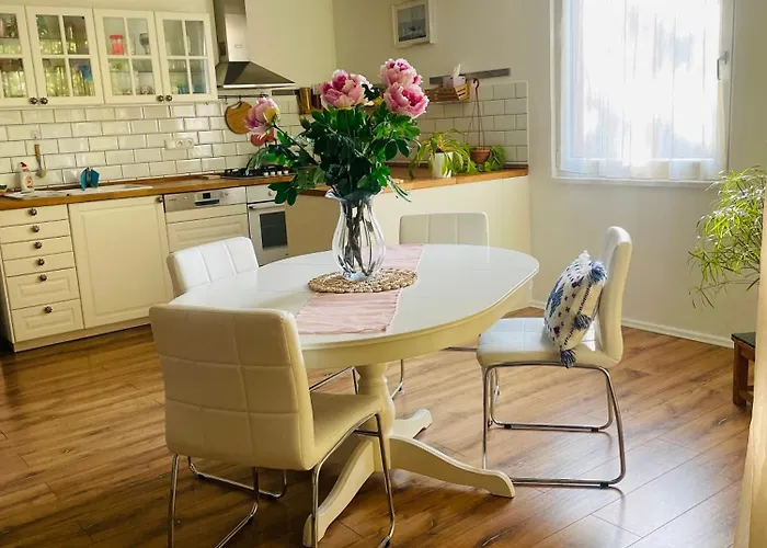 Lägenhet 70m2 Romantic Living In The Old Town With Garden Bratislava