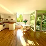 70m2 Romantic Living In The Old Town With Garden Apartmán *