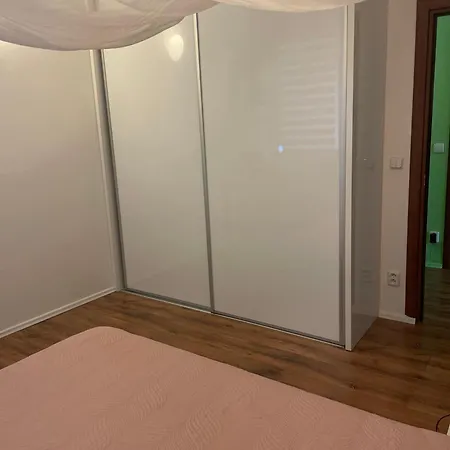 アパート 70m2 Romantic Living In The Old Town With Garden